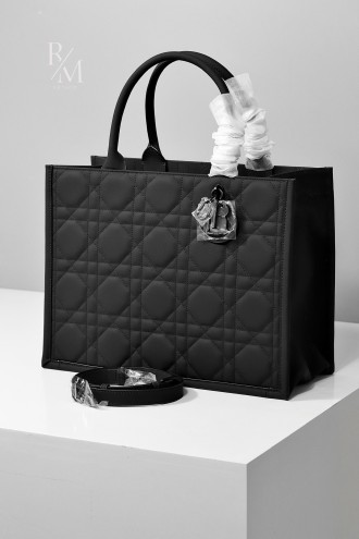 디올 북 토트백 미디엄 블랙 까나쥬 울트라 매트 카프스킨