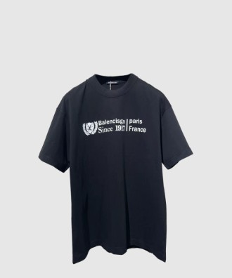 인스티튜셔널 미디엄 핏 티셔츠