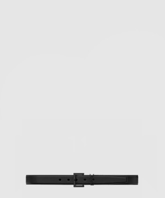 스퀘어 버클을 장식한 유광 박스 생 로랑 가죽 소재의 벨트 634437