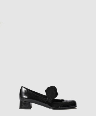 페이턴트 가죽 리본 펌프스 5I363E