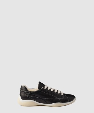 나파 가죽 스니커즈 2EE429