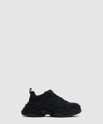 트리플 S 스니커즈 820240